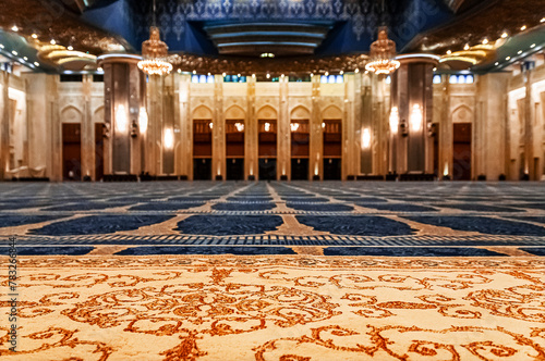 Fotografie the magnificence of the interiors of the great mosque in Kuwait City