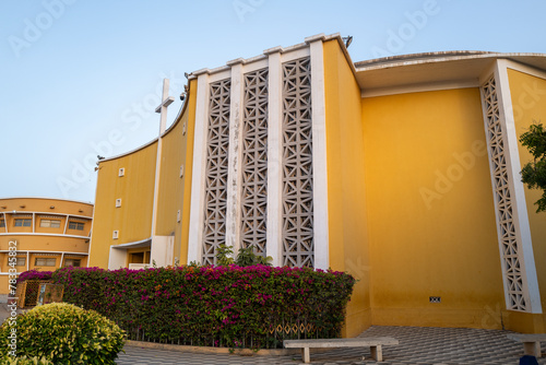 vue de l"église des maristes à Dakar au Sénégal en Afrique