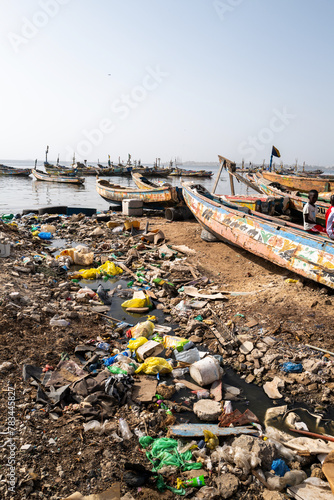 Wallpaper Mural pirogues  de pêche  au milieu des détritus dans le quartier des pêcheurs traditionnels à Dakar au Sénégal en Afrique de l'Ouest Torontodigital.ca