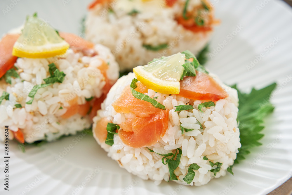 スモークサーモンのご馳走おにぎり