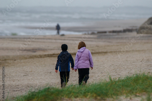 Strandspaziergang im Herbst
