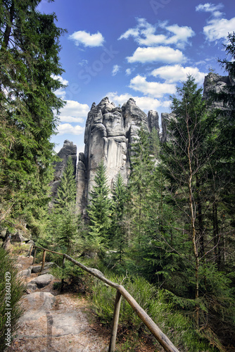 Blick auf Felsen des Elbsandsteingebirges