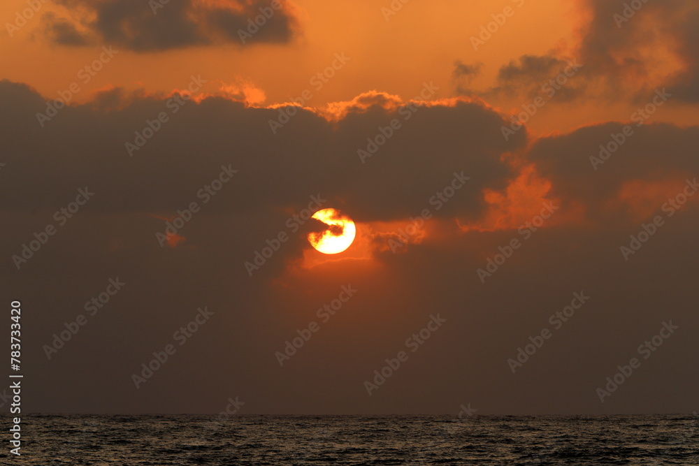 Lighting and color of the sky above the horizon at sunset.