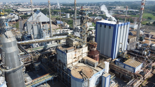 Equipamentos e caldeiras industriais para a produção de papel e celulose em uma indústria em suzano, sp, brasil photo