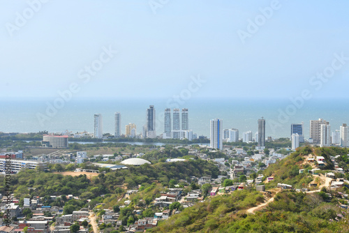 Panorámica en la ciudad de Cartagena de Indias, horizonte en el Océano Atlántico, toma horizontal.