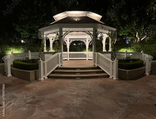 Cuadro en lienzo park gazebo illuminated at night