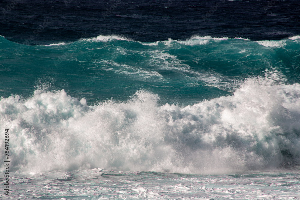 Fototapeta premium 奄美の海, ダイナミックな海, 美しい波, 美しい波色, 