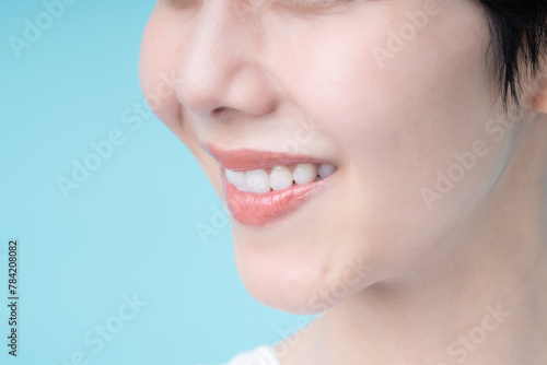 若い女性の歯