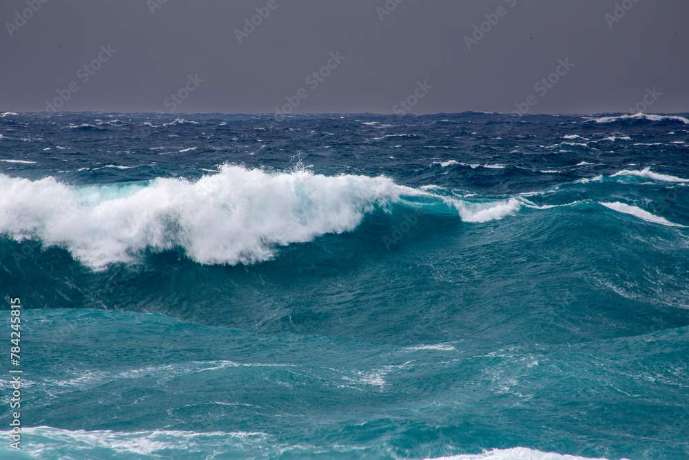 Fototapeta premium 奄美の海, ダイナミックな海, 美しい波, 美しい波色, 