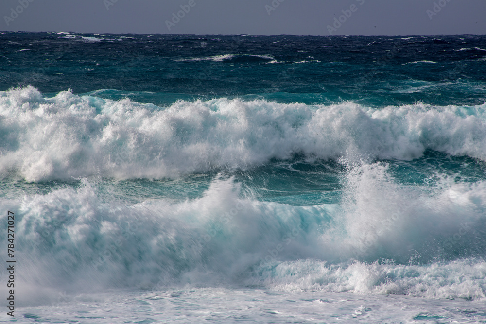 Fototapeta premium 奄美の海, ダイナミックな海, 美しい波, 美しい波色, 