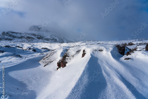 Fototapeta Naklejka Na Ścianę i Meble -  Winter landscape with snowdrifts and dramatic sky in Swedish Lapland