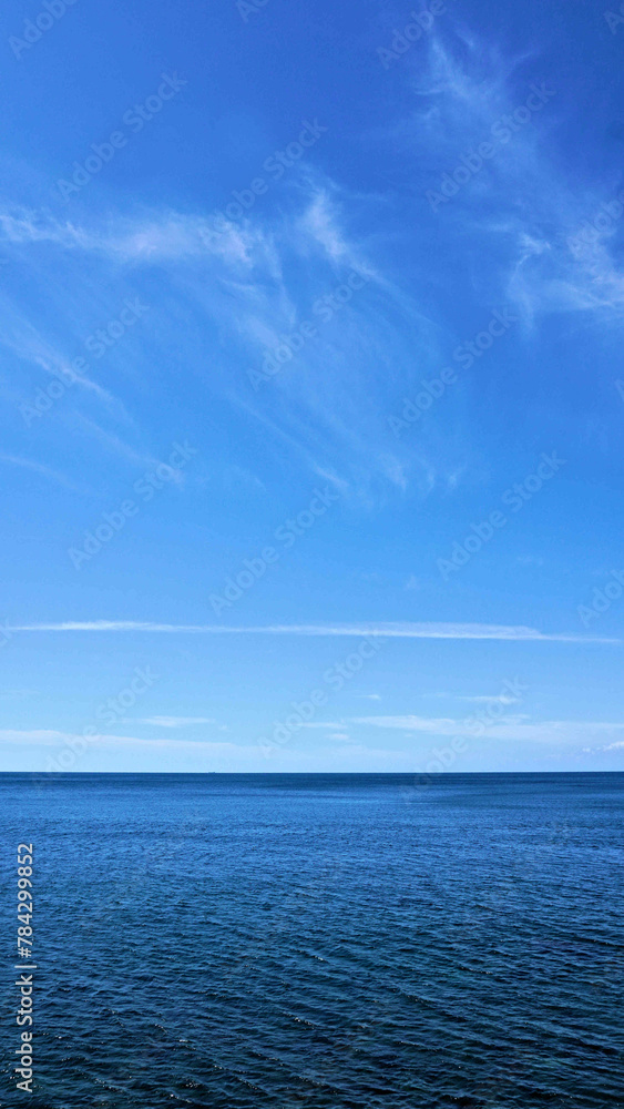 Fototapeta premium 青空と岩浜
