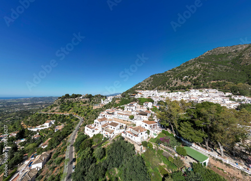 vista aérea del bonito pueblo mediterráneo de Mijas en la costa del sol de Málaga, España