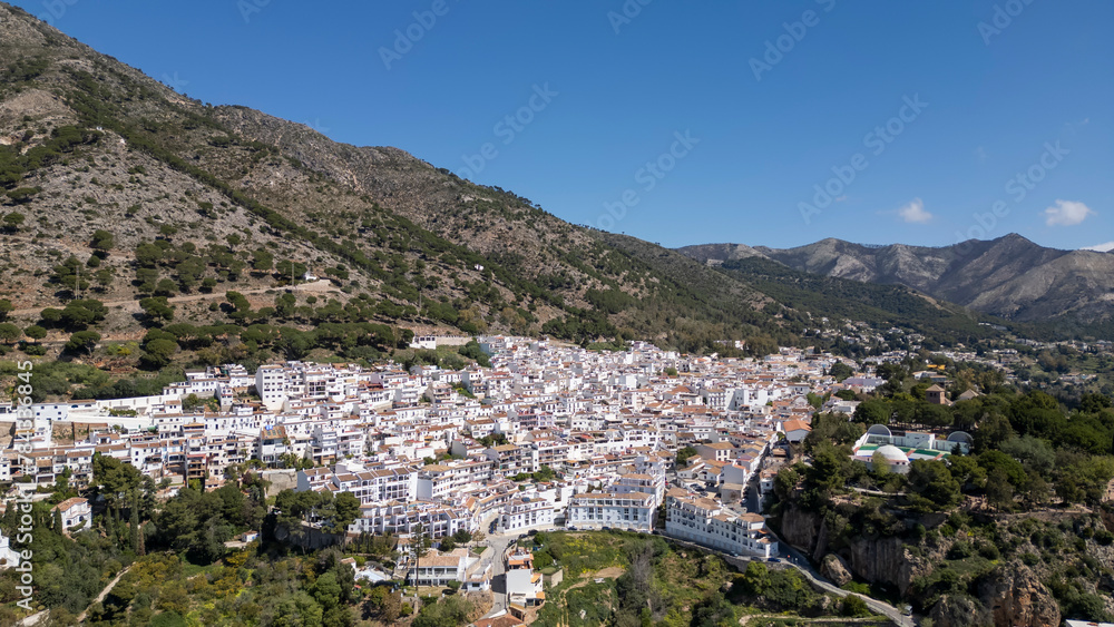 vista del bonito pueblo blanco de Mijas en  la provincia de Málaga, Andalucía
