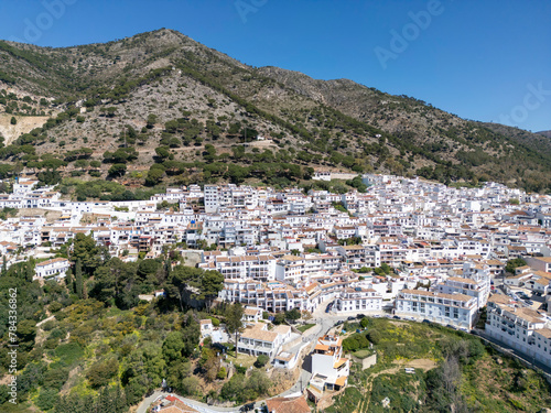 vista aérea del bonito pueblo mediterráneo de Mijas en la costa del sol de Málaga, España