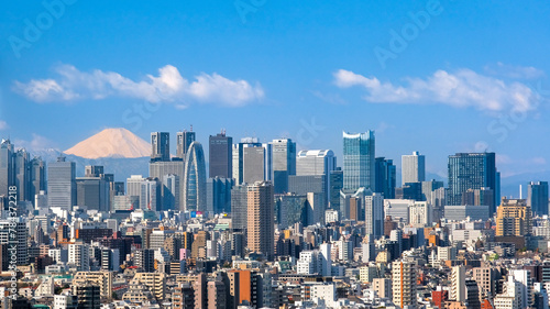 東京都 文京シビックセンター展望ラウンジから見る新宿のビル群と富士山
