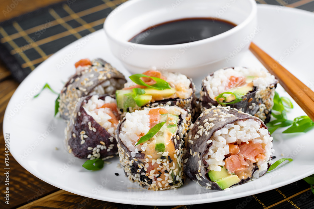 Spring roll with nori, sushi rice, salmon, cucumber and avocado, sriracha and sesame mayonnaise. Spring roll with nori, sushi rice, salmon, cucumber and avocado, sriracha and sesame mayonnaise.
