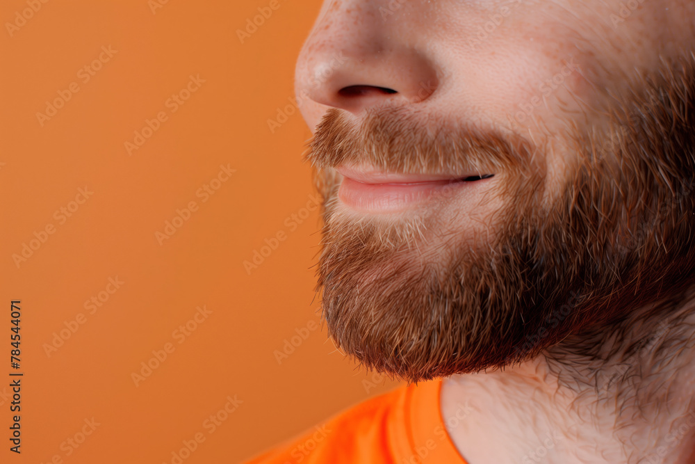 Obraz premium Close up of man with beard smiling against an orange background
