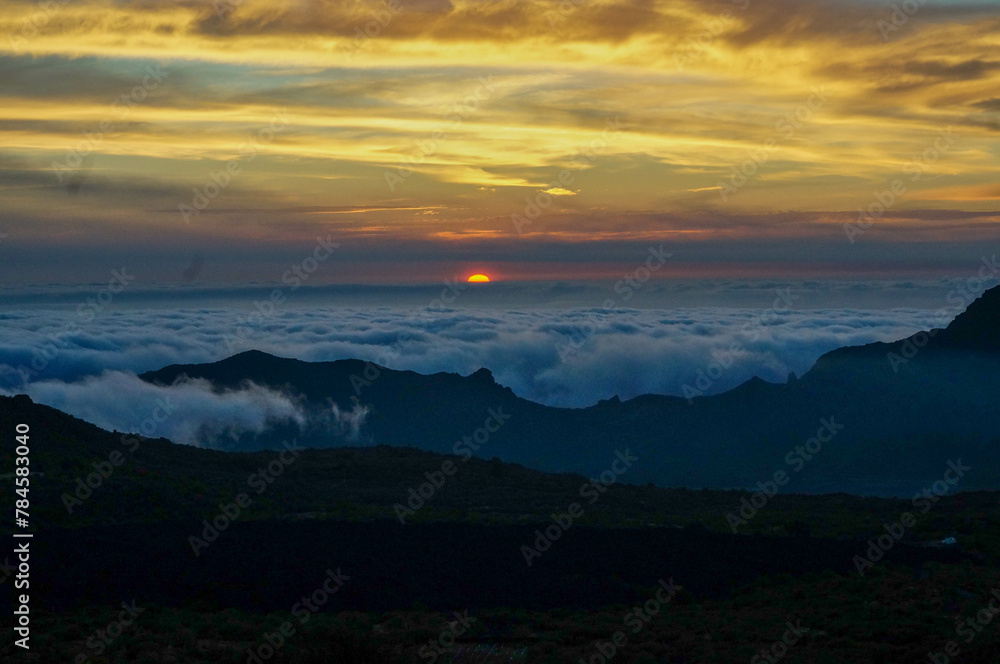 Obraz premium sunset, ocean, evening, orange clouds, sun