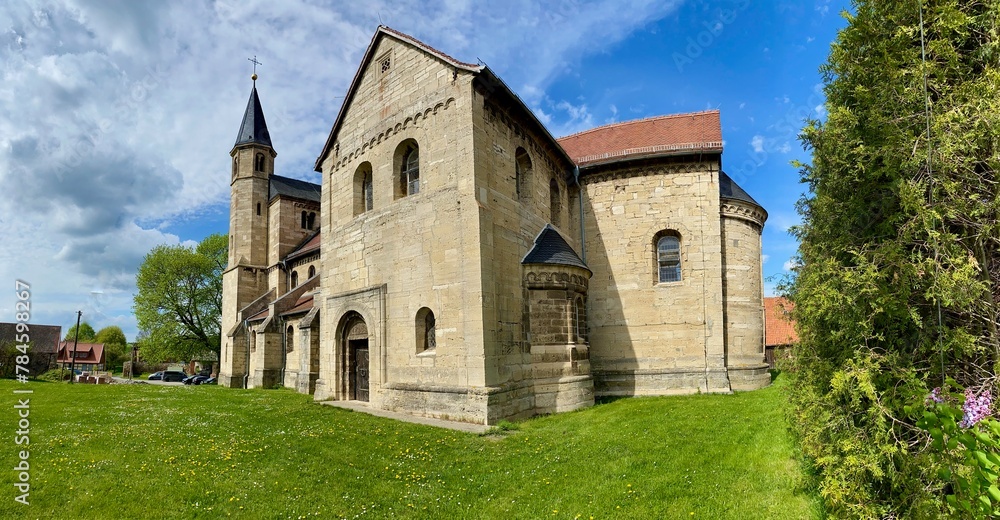 Basilika und Kloster Münchenlohra, Pfeilerbasilika