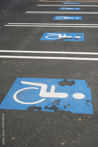 Markierungen für Behindertenparkplätze