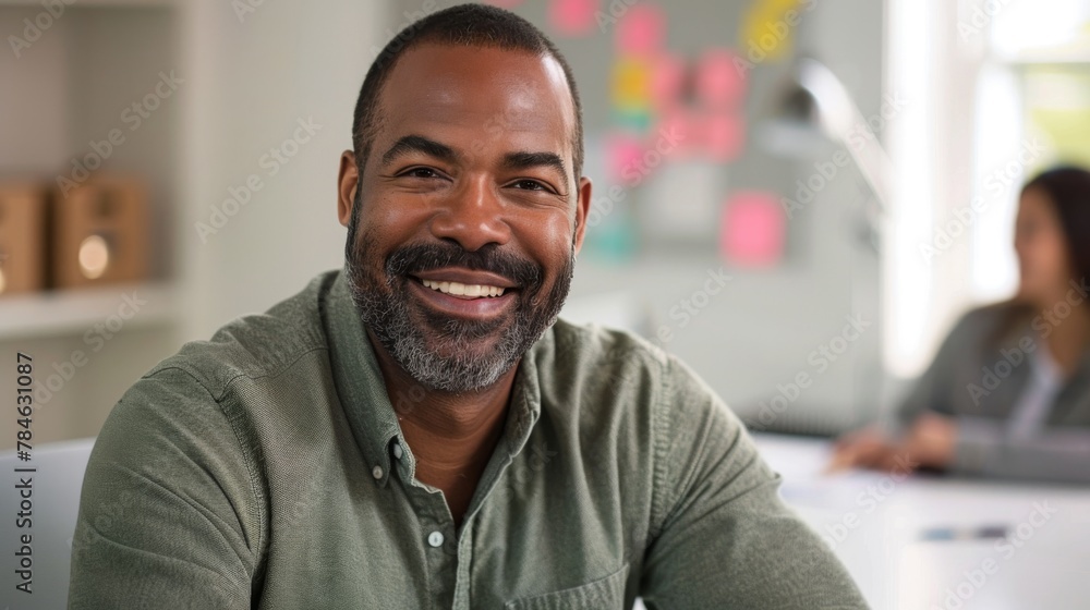 Obraz premium Confident Man with Charming Smile