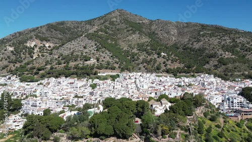 vista aérea del bonito pueblo mediterráneo de Mijas en la costa del sol de Málaga, España