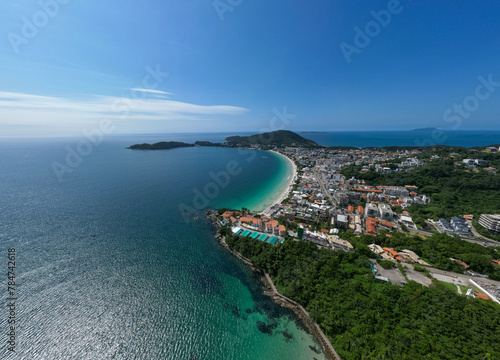 Vista aeria da praia de Bombinhas em Santa Catarina © LeandroAntonio