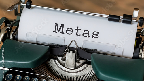 Máquina de escribir, en el papel está escrita la palabra Metas