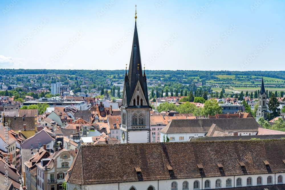 Blick vom Münster auf die Sankt Stephan Kirche in der Altstadt an einem sonnigen Sommertag. Konstanz, Bodensee, Baden Württemberg, Deutschland, Europa. Blick vom Münster auf die Sankt Stephan Kirche in der Altstadt an einem sonnigen Sommertag. Konstanz, Bodensee, Baden Württemberg, Deutschland, Europa.