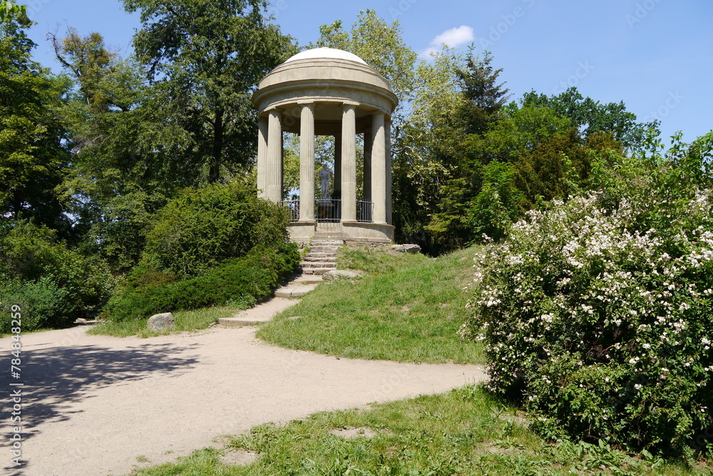 Venustempel Monopteros im Wörlitzer Park im Dessau Wörlitzer Gartenreich Venustempel Monopteros im Wörlitzer Park im Dessau Wörlitzer Gartenreich