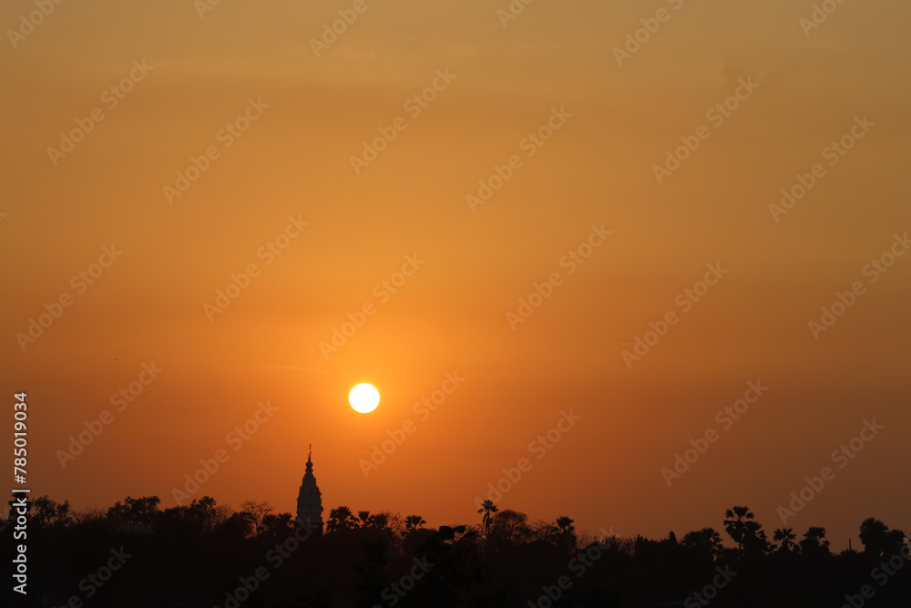 Obraz premium A sunset creating an orange nature
