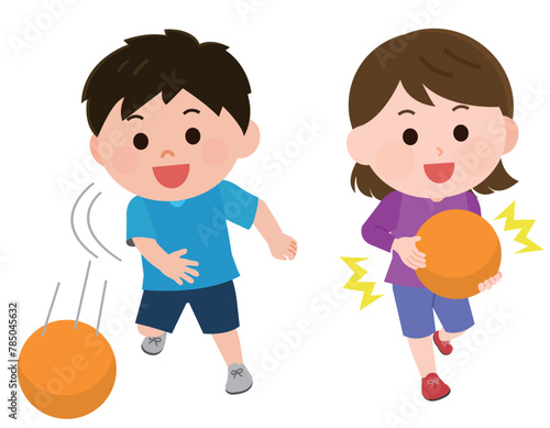 ドッジボールをして遊ぶ男の子と女の子　イラスト