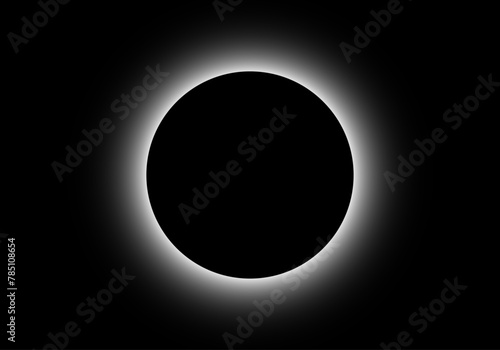Eclipse solar en blanco y negro. Anillo blanco difufinado formado por el eclipse solar