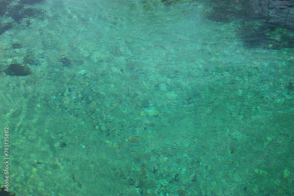 Résurgence du Creux Bleu à Villecomte près de Dijon (Côte-d'Or) Résurgence du Creux Bleu à Villecomte près de Dijon (Côte-d'Or)
