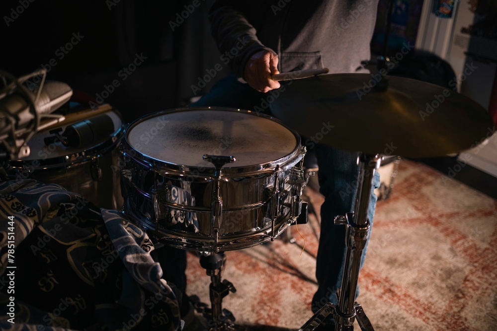 Fototapeta premium Closeup shot of a drum in a studio