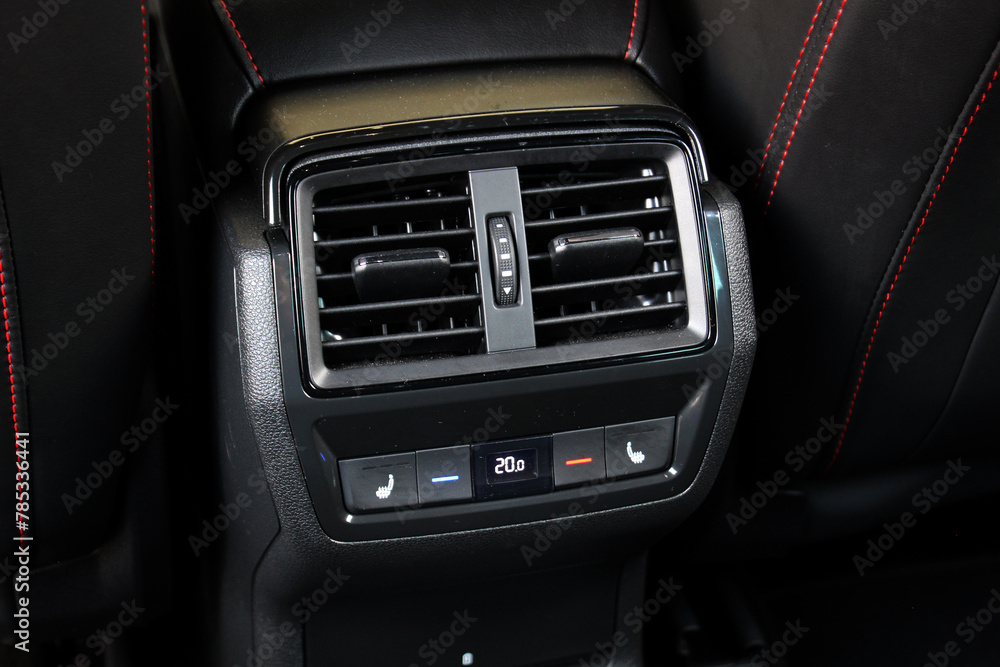 Climate control for rear passengers. Conditioner dashboard display.