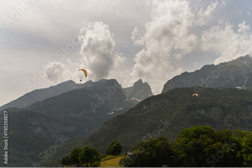 montagna sport estremo parapendio paracadute  photo