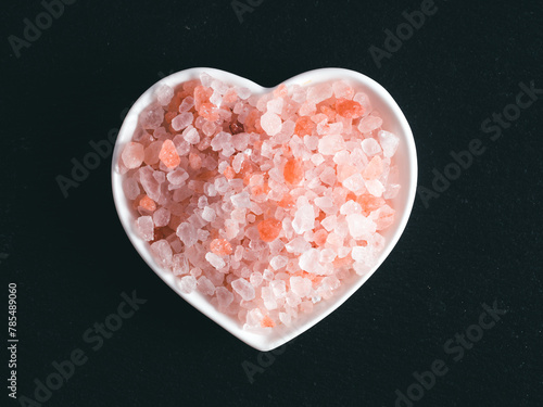 Himalayan pink salt in crystals photo