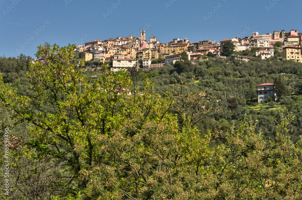 Périnaldo, village perché de Ligurie, Italie