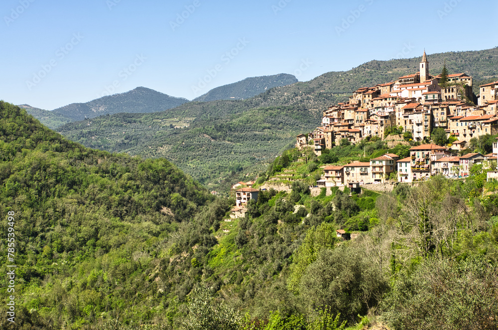 Apricale, village perché de Ligurie, Italie