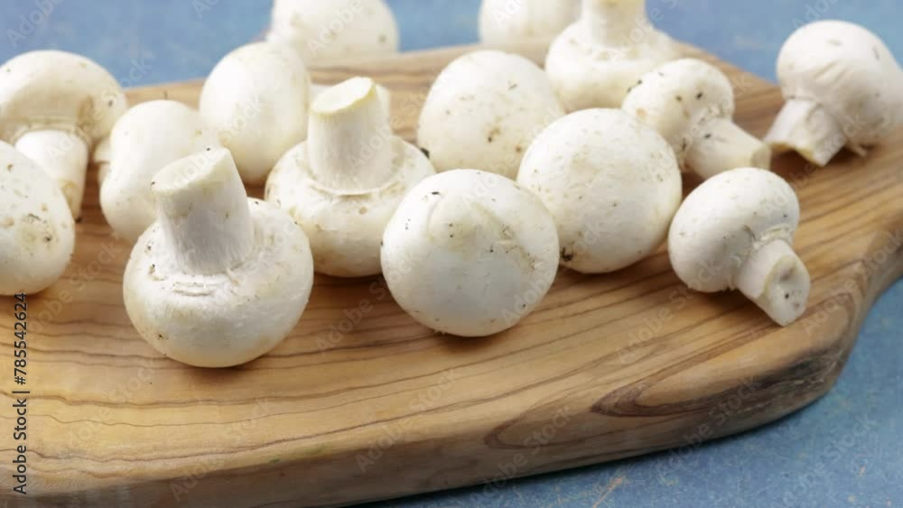 champignons de paris crus, en gros plan champignons de paris crus, en gros plan