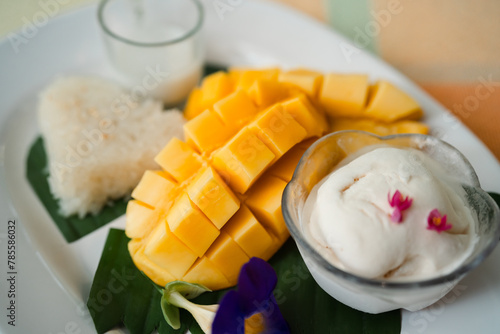 Mango sticky rice: Sweet st...