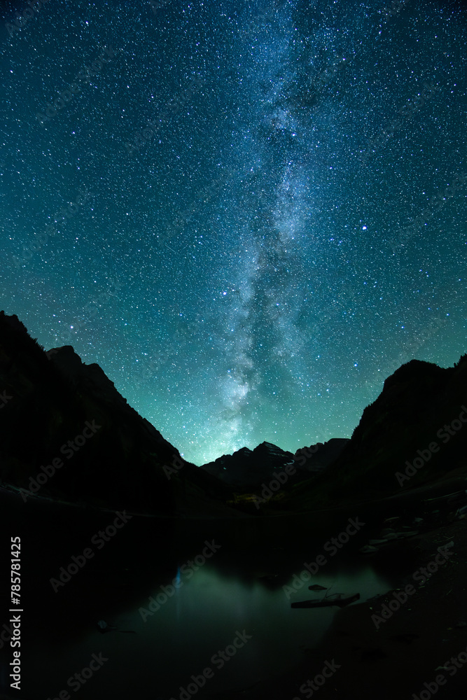 starry night sky at the maroon bells