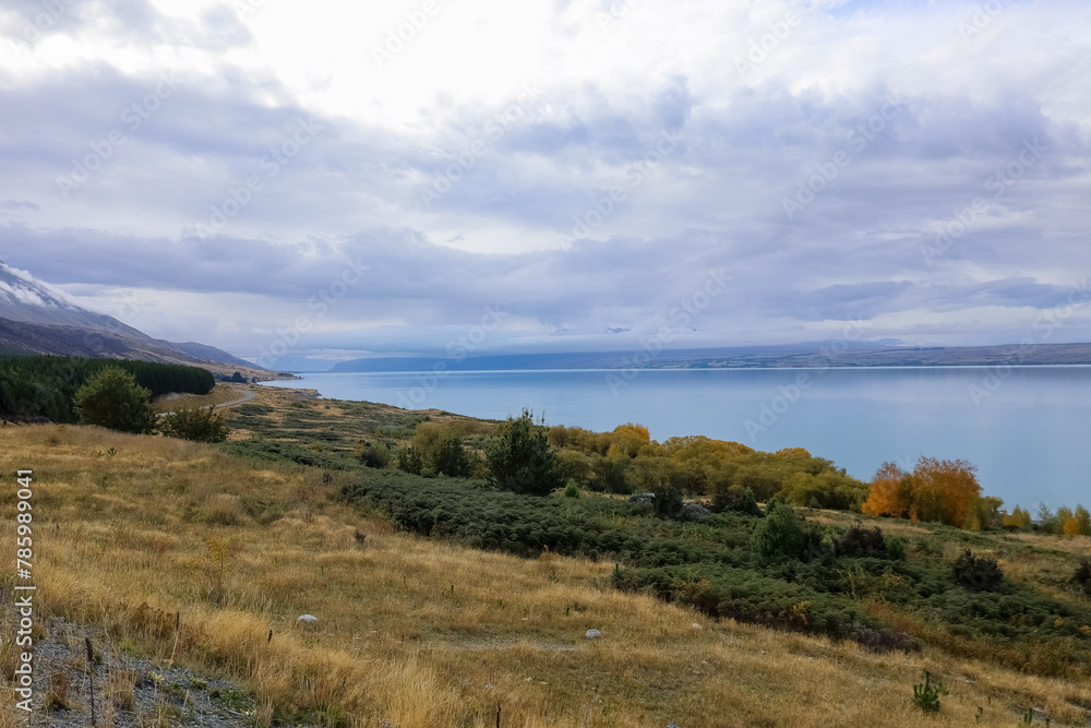 Wunderschöne Landschaft in Neuseeland am Lake Tekapo mit Blick auf die Berge im Hintergrund Wunderschöne Landschaft in Neuseeland am Lake Tekapo mit Blick auf die Berge im Hintergrund