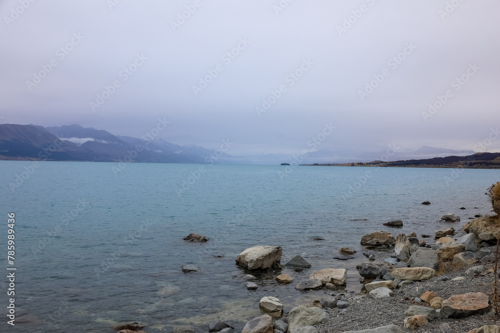 Wunderschöne Landschaft in Neuseeland am Lake Tekapo mit Blick auf die Berge im Hintergrund Wunderschöne Landschaft in Neuseeland am Lake Tekapo mit Blick auf die Berge im Hintergrund