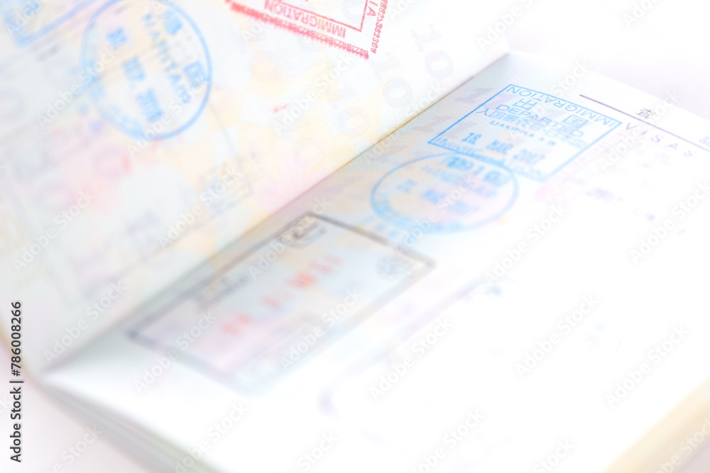Foto de 日本のパスポートで、査証(ビザ)のスタンプが押されたページ do Stock | Adobe Stock