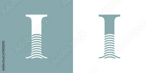 Logo Nautical. Letra inicial I con olas de mar