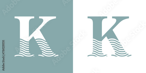 Logo Nautical. Letra inicial K con olas de mar