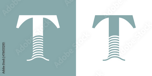 Logo Nautical. Letra inicial T con olas de mar